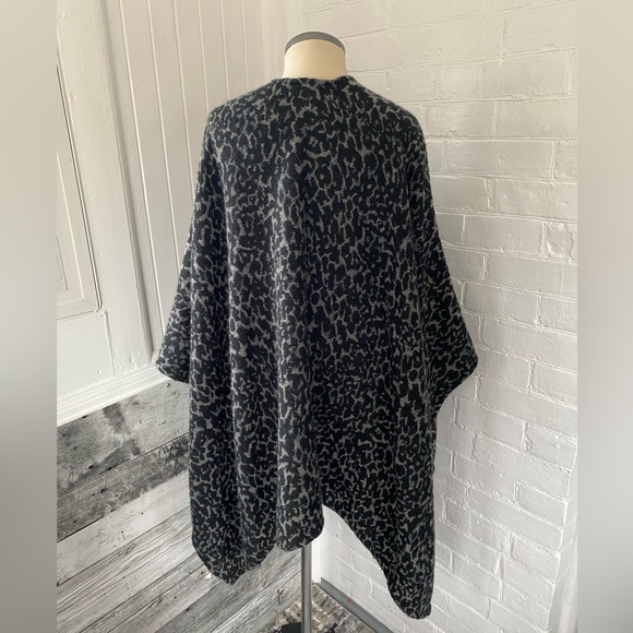 Blanket sweater/shawl - Picture 2 of 4